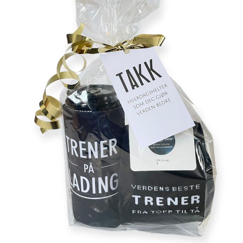 Sett til treneren med strømper og bokskjøler