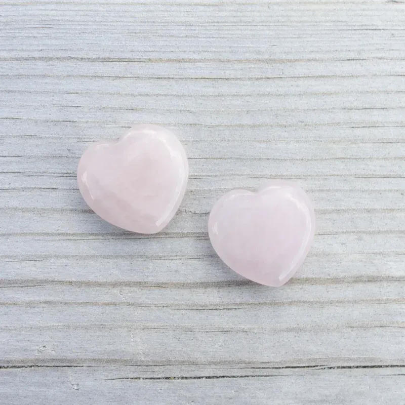 To rosa hjerteklemmer