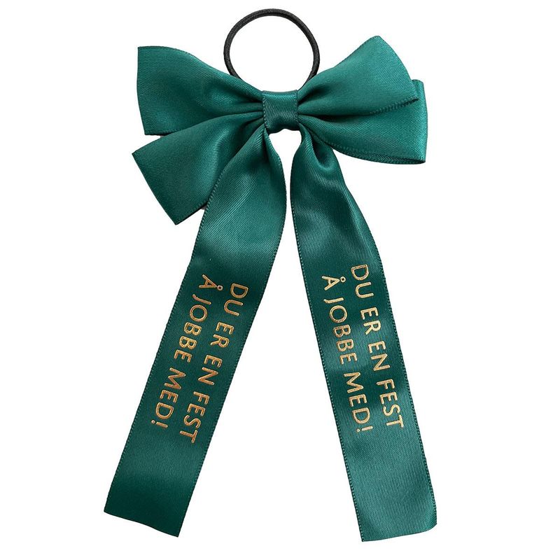 Fest å jobbe med gavesløyfe