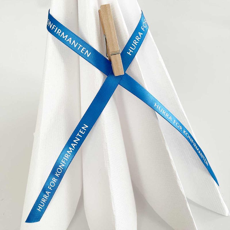 Pyntebånd: Konfirmanten kongeblå med hvit tekst 10m